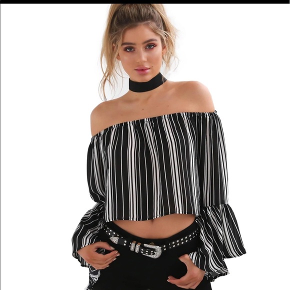 Beautiful off the shoulder crop top - Picture 2 of 4
